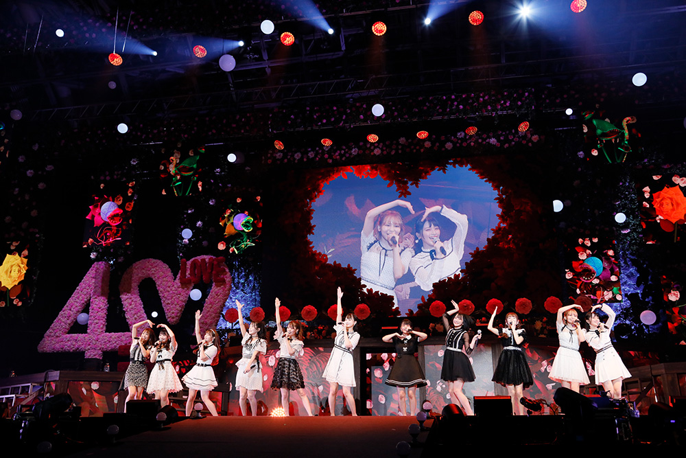 =LOVEデビュー4周年を記念した「4th ANNIVERSARY PREMIUM CONCERT」を 「幕張メッセ イベントホール」で開催！ 12/15(水)に通算10枚目となる、待望のニューシングルリリースも発表‼