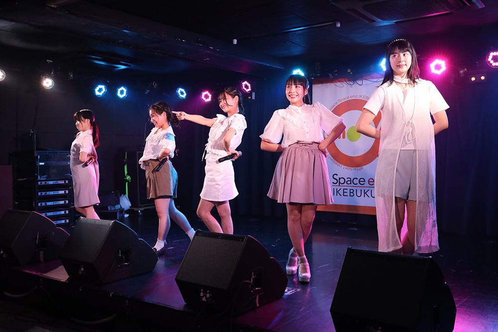 まっさらな天使のようなwqwq。フレッシュなステージで会場に清涼感を届ける。 Galpo! Live Show Vol.3　第一部　wqwq編