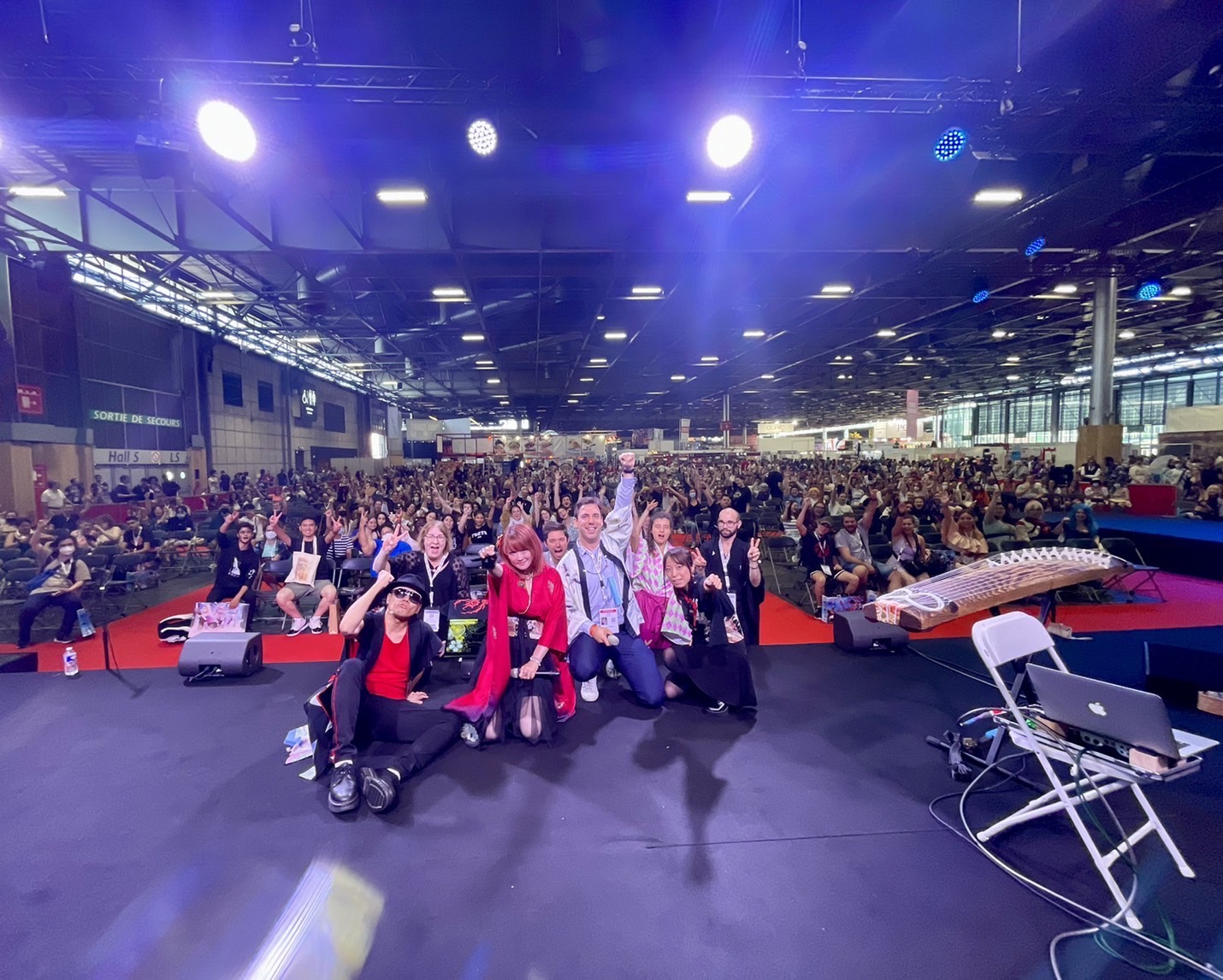 AKARA、フランスで開催中の「JAPAN EXPO」へ出演。AKARAの人気が欧州で花咲いた?! 