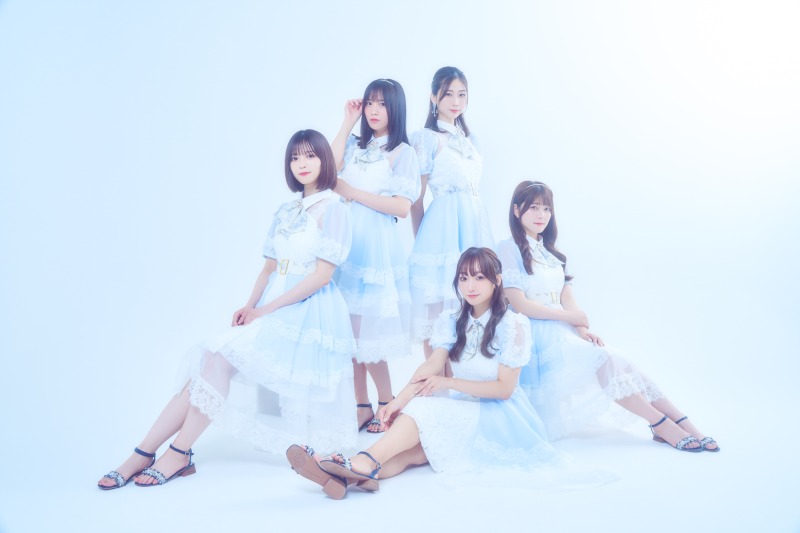 ギャップ萌えじゃないけど、ライブパフォーマンス面での美しく華やかな姿と、楽屋にいるときの個性的でユニークな性格の違いに、わたしはこのグループの魅力を感じています。 elsy　インタビュー・１