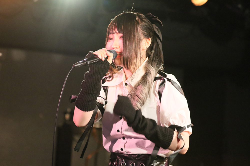 むちゃくちゃ心が奮い立った。アツくなる、エモくなるってこういうことだよな。太田彩華・上間江望・藤嶋美伶と、同じレーベルメイトの3人で太田家の人気ナンバー『愛とアストロノミア』を熱唱。 『AGS-New Generation-Vol.23』太田彩華編 
