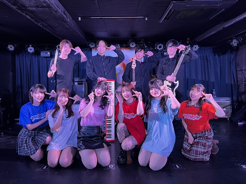 バンド演奏を背景に6人が見せた、激熱なライブ。Pretty Ash「Pretty Ash ONE-MAN GIG～night〜」公演レポート。 