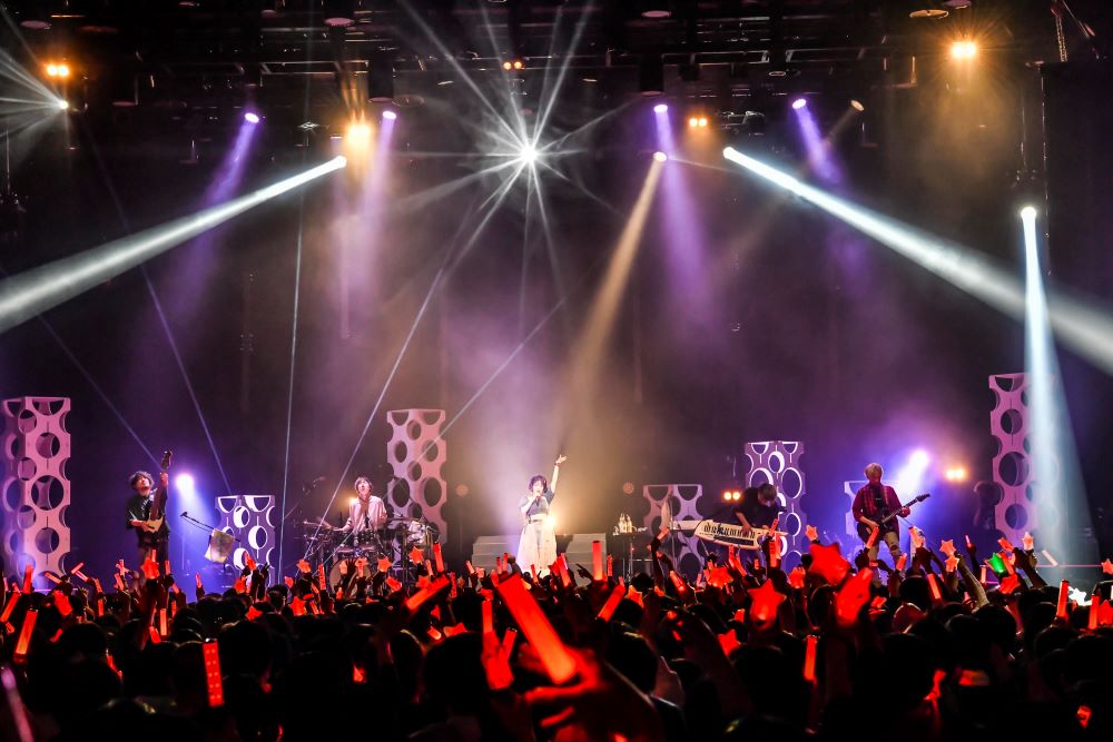 【ライブレポート】東山奈央の歌手活動・７周年記念パーティーライブ“Live☆Pallet”、ギュッと濃密＆華やかに開催
