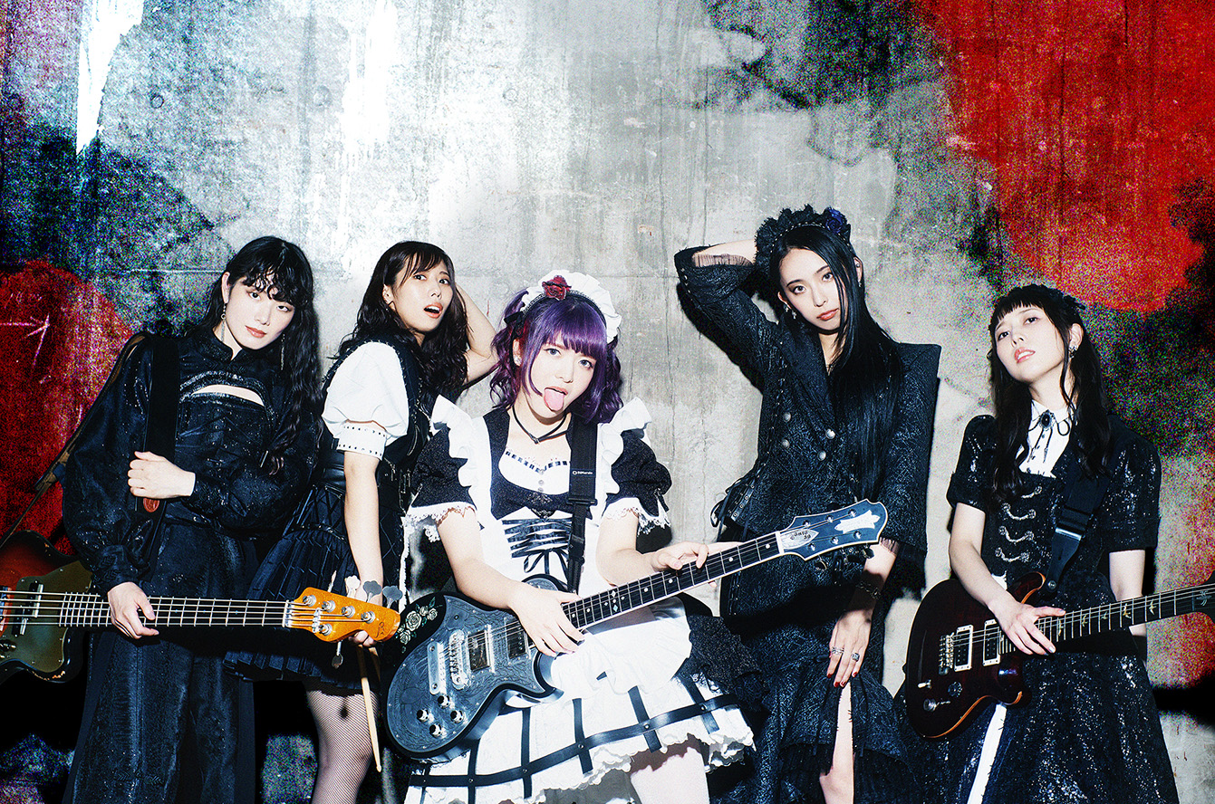 BAND-MAID、世界的メガバンド・インキュバスのマイク・アインジガーとの共作曲「Bestie」をリリース！”親友と旅をするようなイメージ”のアートワークも同