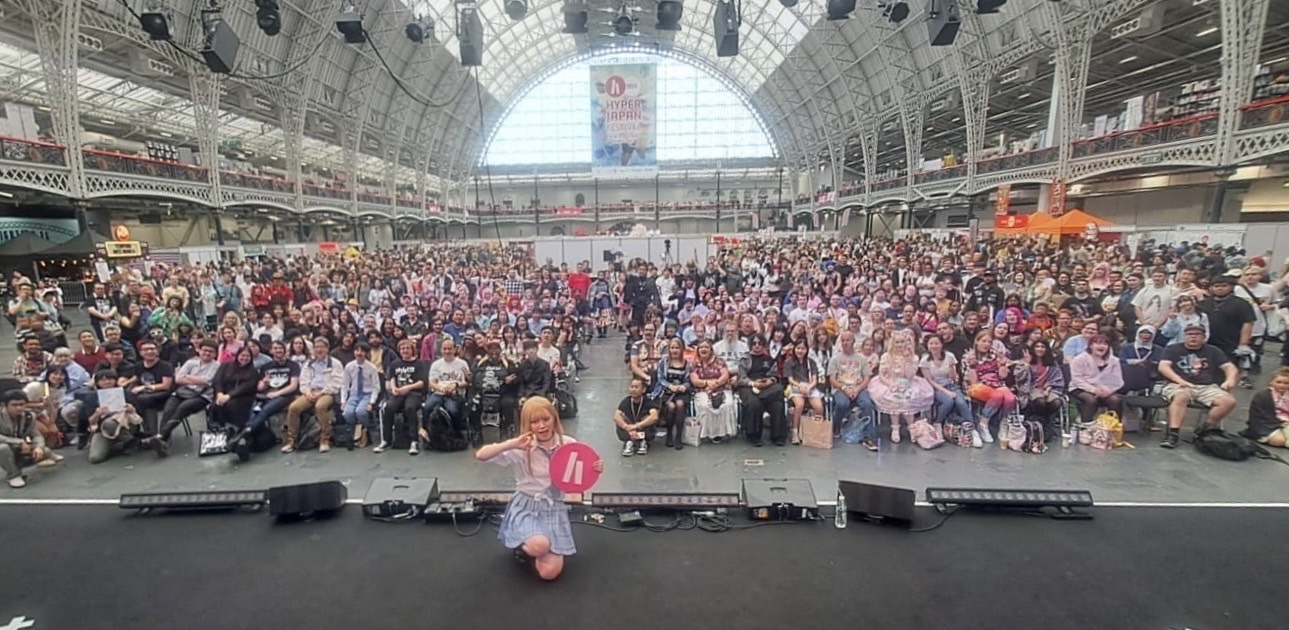 フォロワー数140万人超えの話題のTikToker「あかせあかり」。7/21(日) ロンドンで開催された英国最大級の日本文化イベント「HYPER JAPAN FESTIVAL 2024」にライブ出演！コスプレ衣装で来場者を魅了！！