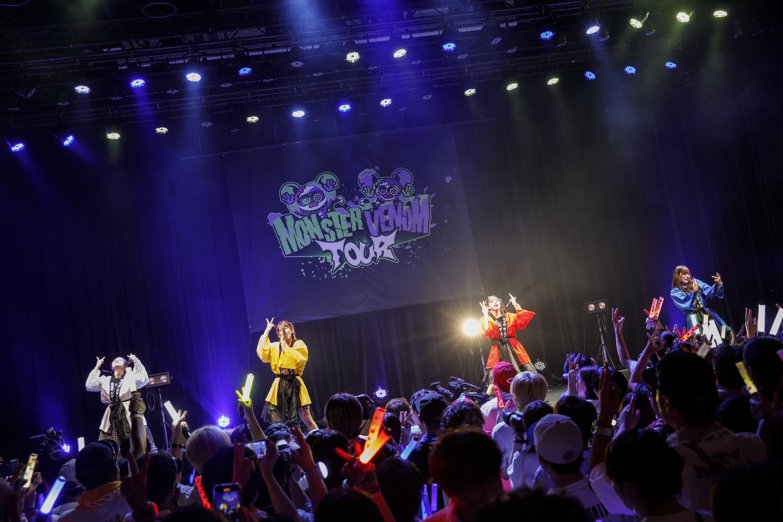 豆柴の大群都内某所 a.k.a.MONSTERIDOLツアーファイナルでフルアルバムと新アーティスト写真発表 自主企画「MONSTER NiGHT ～NiGHTMARE NiGHT～」も開催決定！！