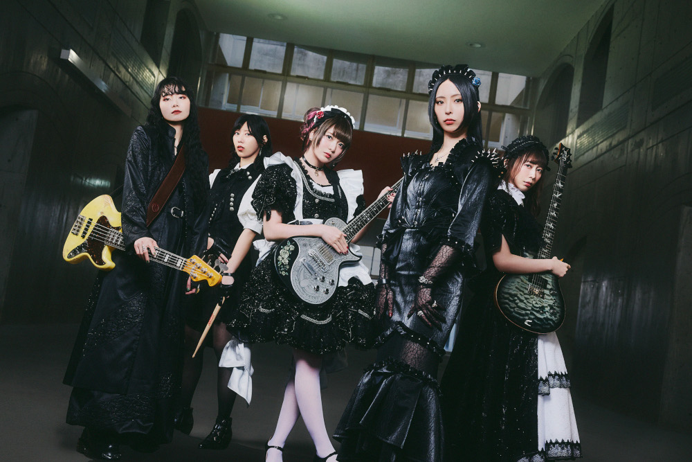 トレンド入り連発の話題アニメの主題歌で人気沸騰中のBAND-MAID、最新曲「What is justice?」が7月11日放送開始のTVアニメ『桃源暗鬼』エン