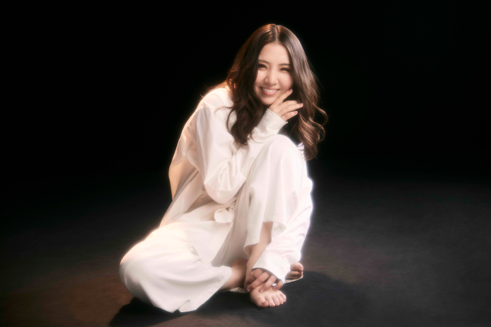 阿部真央、新曲「Ding-dong」が来年1月放送のTVアニメ『透明男と人間女～そのうち夫婦になるふたり～』オープニング主題歌に決定！