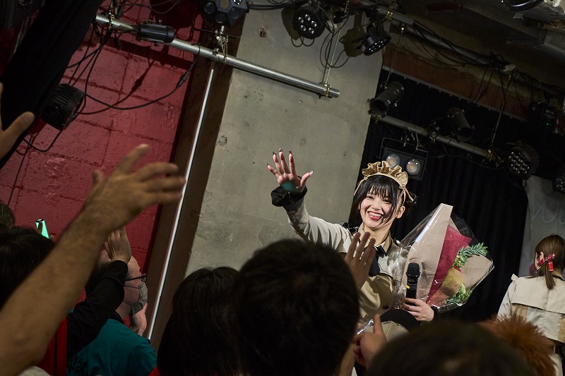  「わたしはみんなと出会えて最高の人生だよ。本当にAYARUを見つけてくれてありがとう。わたしも人生がんばります」AYARU(RED-i)の卒業公演に描きだした