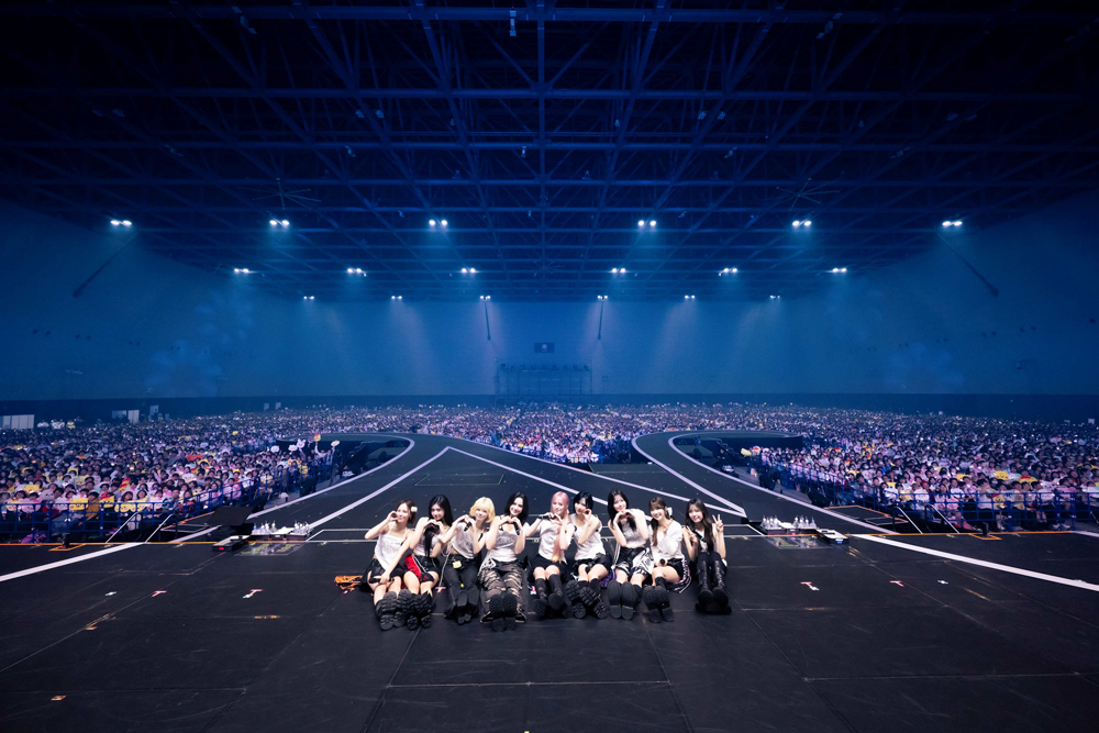 NiziU 5度目となるアリーナツアー「NiziU Live with U 2026 “NEW EvoNUtion”」が愛知でスタート！！ “進化”を続ける彼女