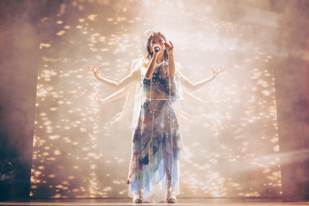 milet (ミレイ)　3年ぶり、2度目の日本武道館ライヴ『Ray of Water』開催！“水×ダンス”——milet史上初の演出で、新たな表現領域へ　五感を揺さぶる、圧巻のステージが誕生