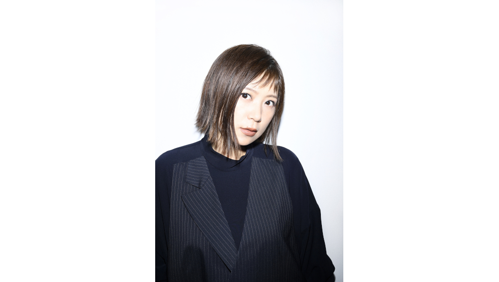 絢香、デビュー20周年企画で大切な人へ感謝の気持ちを綴った「ありがとうの輪」ライブ映像を公開。