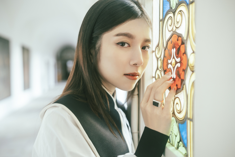 milet (ヨミ:ミレイ) TVアニメ『葬送のフリーレン』第２期 最終話でサプライズ起用！3月4日発売「The Story of Us」収録曲「Trace」が