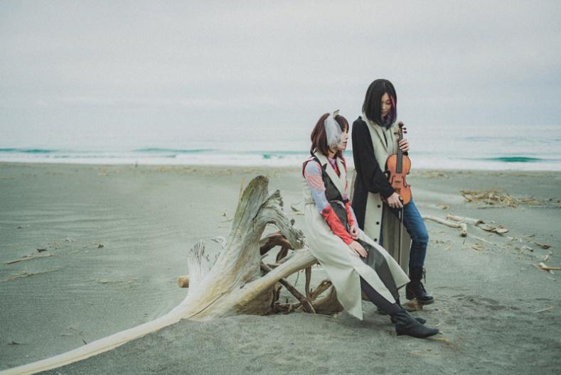 つむぎしゃち（ボーカル）、舞氏（バイオリン）、久下真音（サウンドクリエイター）の3名からなる音楽ユニット・キミのね。約6か月ぶり通算13作目となるシングル『らぶ