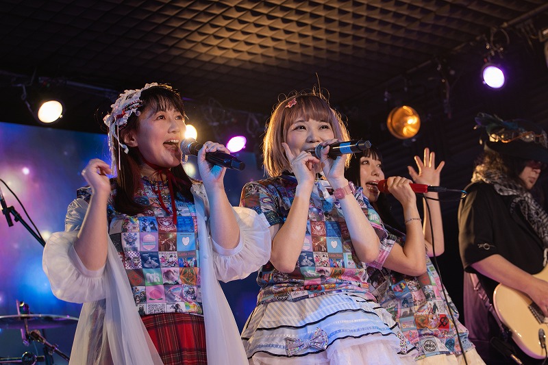 2000年代の秋葉原の音楽シーンの中にあった、萌えに燃える電波な曲に合わせて熱狂していたあのときの景色が、2026年の今、バージョンアップして蘇った。電波ソング