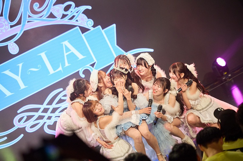 「わたしはみんなの"推し"になれて、本当に本当に幸せでした」。椎名ここがSAY-LAから旅立った一夜！SAY-LA 椎名ここ卒業公演「水色の