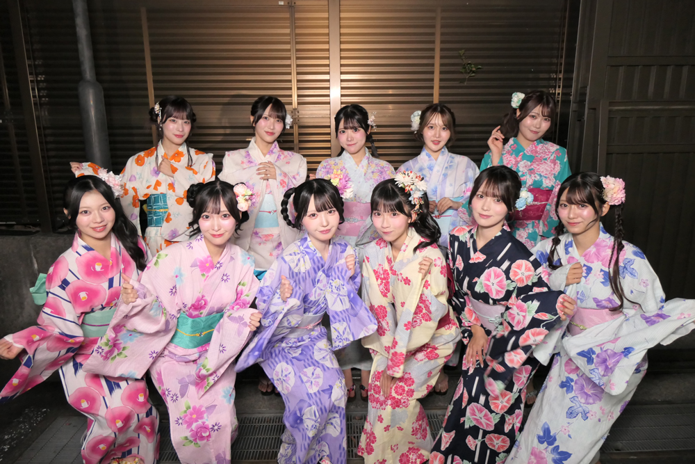  ≒JOY 「LuckyFes’26」（国営ひたち海浜公園）への初出演に続き、同日には「2026 神宮外苑花火大会」にはライブ出演！浴衣に着替えたメンバーの写真