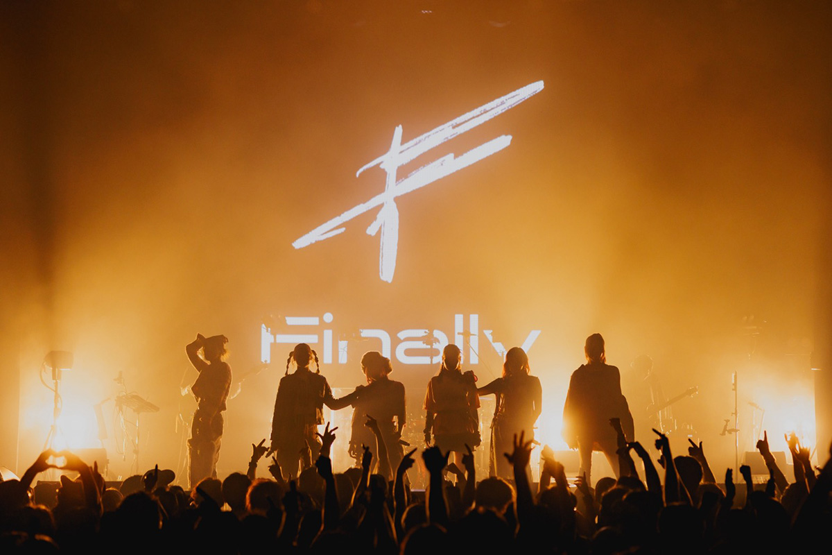 Finallyライブレポート!!  熱狂が支配した、メジャーへの扉を開いたFinallyのZepp Shinjukuワンマン公演。