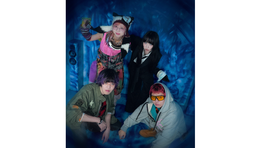 紫 今 (ムラサキイマ)と muque(ムク)、 待望のコラボ楽曲「ブルーチーズ」のMusic Video が公開! “明るさ”と“不穏さ”が交錯する、2組にし