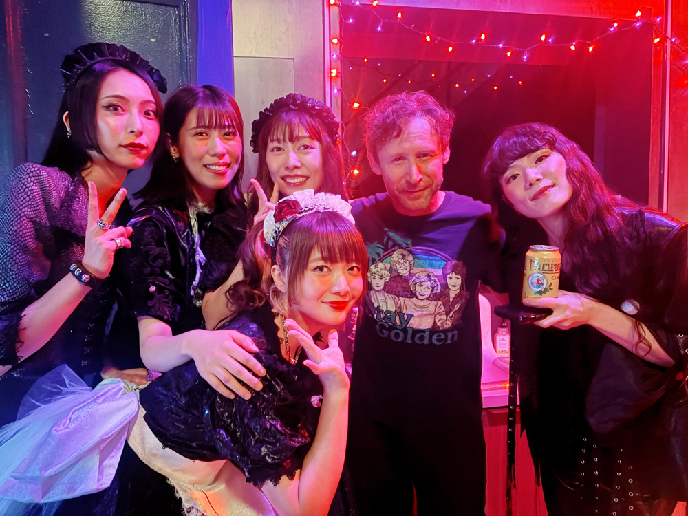 BAND-MAID、ワールドツアー北米公演は各地大盛況で完走！LAではINCUBUSメンバー、メキシコシティではTHE WARNINGメンバーが集結し、コラボレ