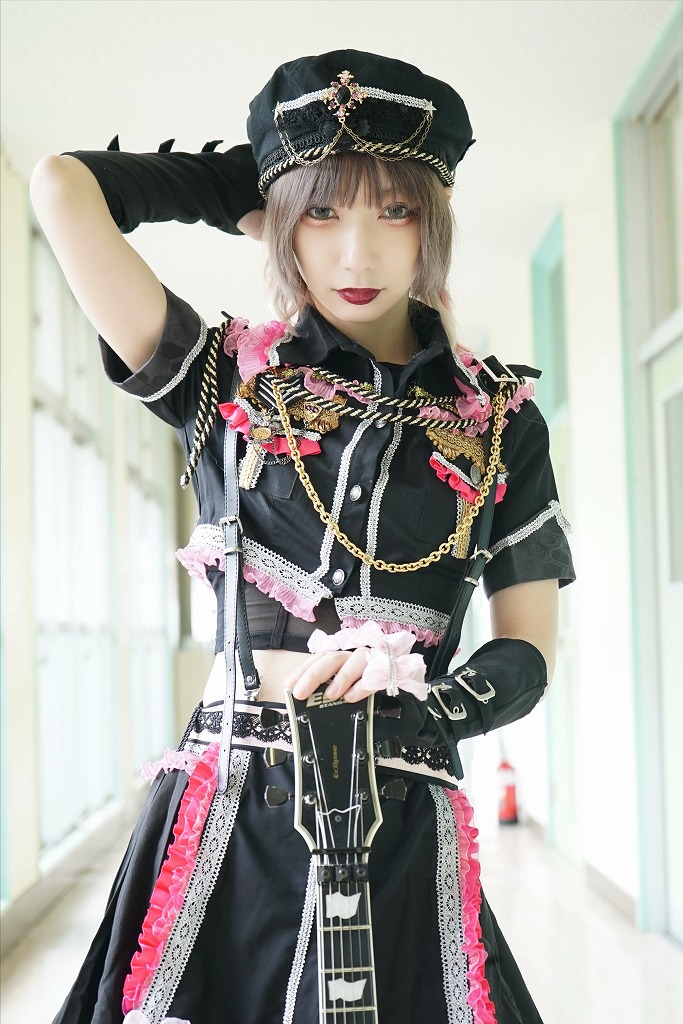 ４