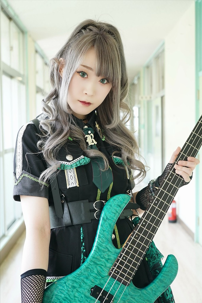 ３