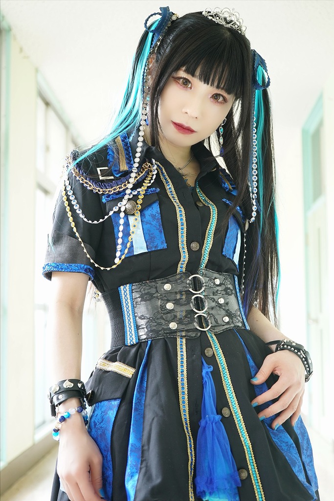 ３