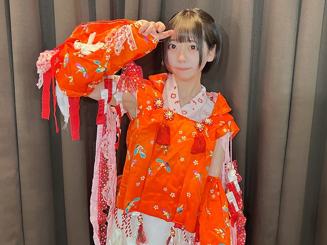 ３