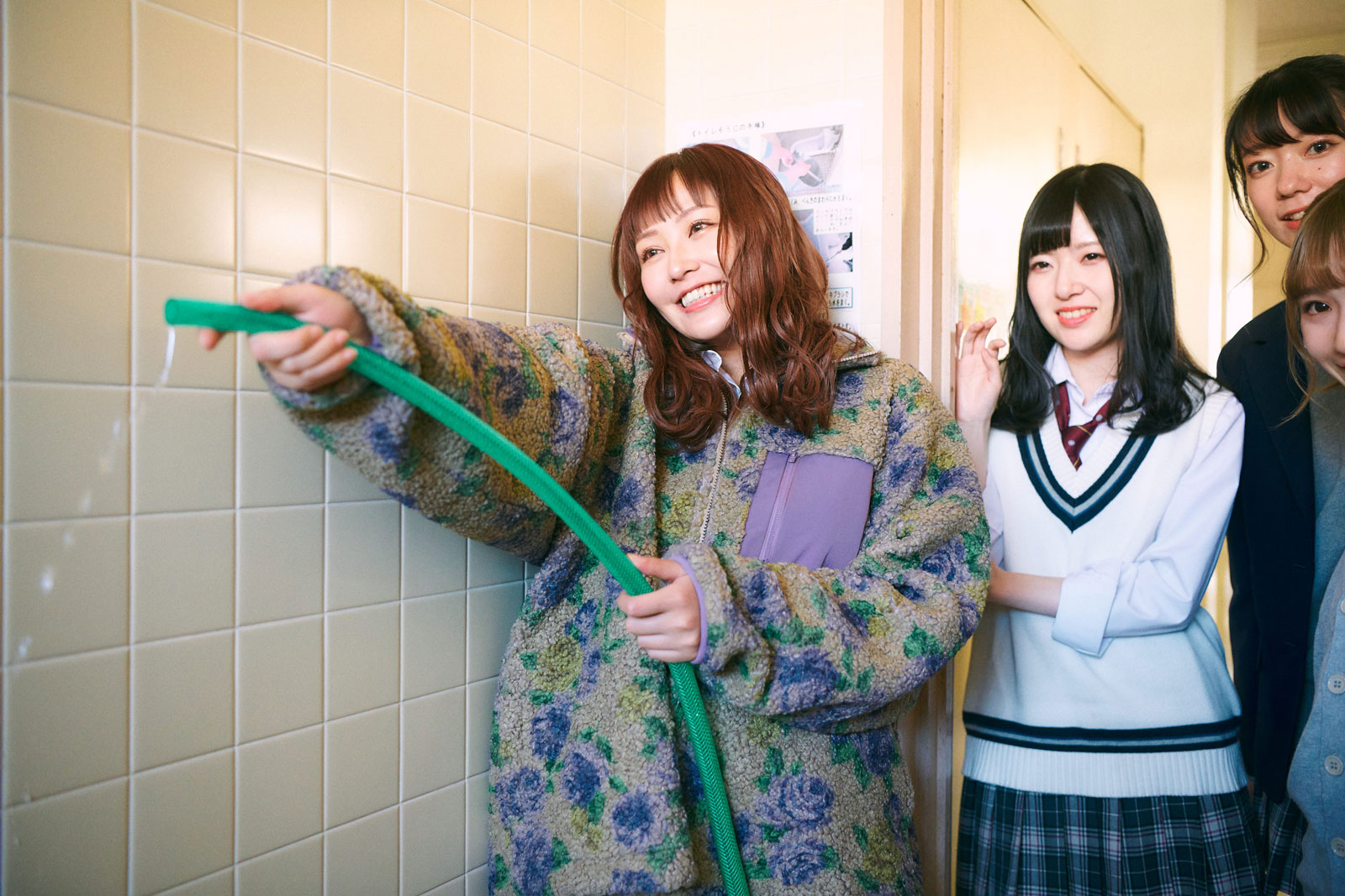 虹色の飛行少女