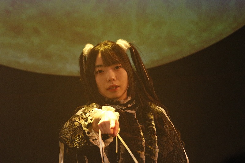 ４